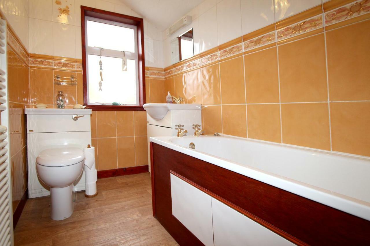 Three Bedroom Holiday House In Оубън Екстериор снимка